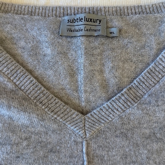 SUBTLE LUXURY Nelly Cashmere oversized V-neck Pullover in Whisper Gray sz M/L - Picture 6 of 8